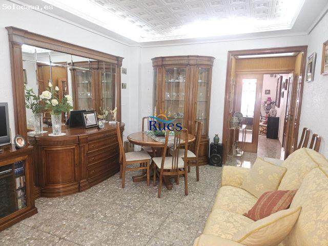 CASA EN BUEN ESTADO CENTRICA, EN CASTELLON DE LA PLANA