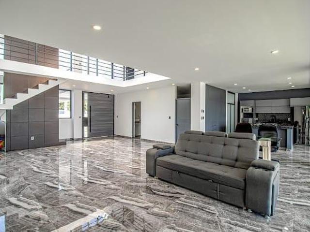 CASA EN BURGOS BUMGAMBILIAS RESIDENCIAL CORINTO