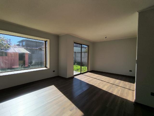 CASA FRENTE A PLAZAS Y JUEGOS EN BARRIO TOLEDO CHILLAN