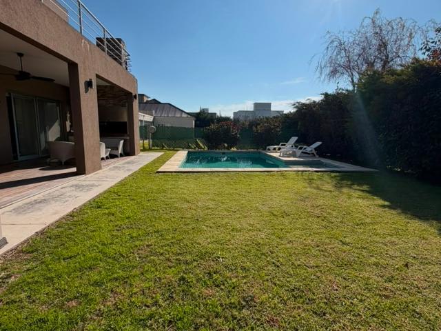 Casa en Barrio Los Troncos