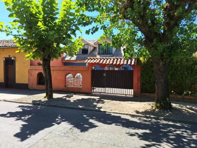 Casa en Barrio Oriente de Linares, a pasos de Consultorio | 6 dormitorios por 145000. 00 en Linares