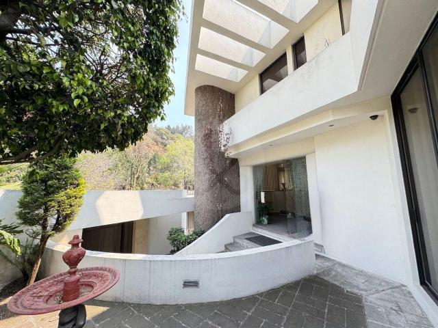 Casa en Bosques de las Lomas con jard?n y 789 m? de terreno | Gran potencial