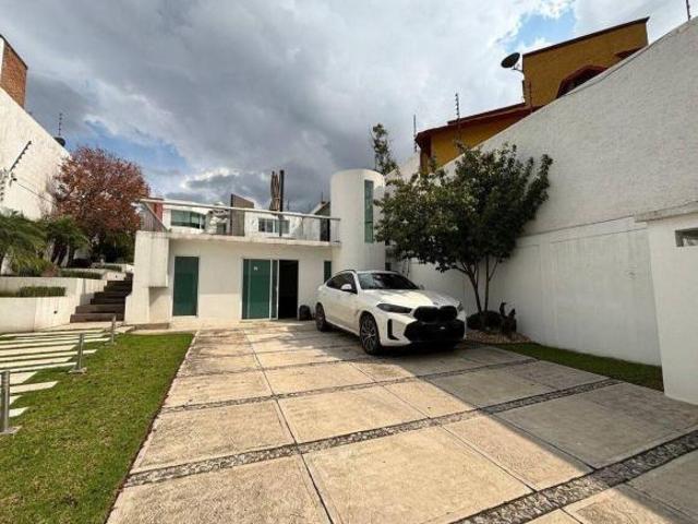 Casa en Bosques del Lago con 4 Recámaras y Alberca