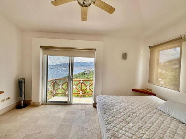 Casa en Brisas del Marqués con vista al mar 4R