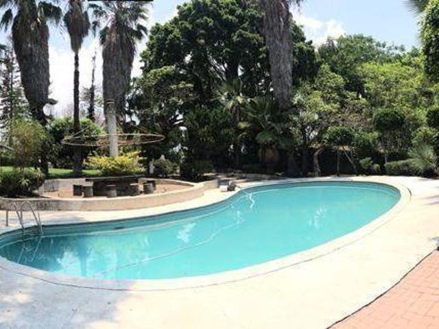 CASA EN CUERNAVACA CON ESPECTACULAR JARDIN