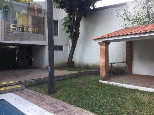 Casa en Cuernavaca, Mor. a pie de Avenida hotelera, Plazas comerciales