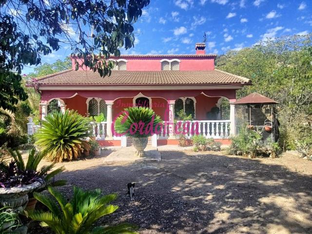 CASA EN CUEVAS BAJAS