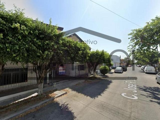 Casa en C. José R. Osorio 3717 MZ 214, Insurgentes, 44820 Guadalajara, Jal
