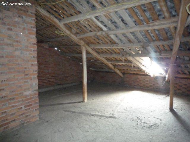 CASA EN CACABELOS. Buena situación