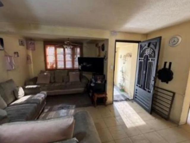 Casa en Calle ADOLFO LOPEZ MATEOS 174 LT 14 MZA 43, Col. ZONA ESCOLAR, Gustavo A Madero, CDMX