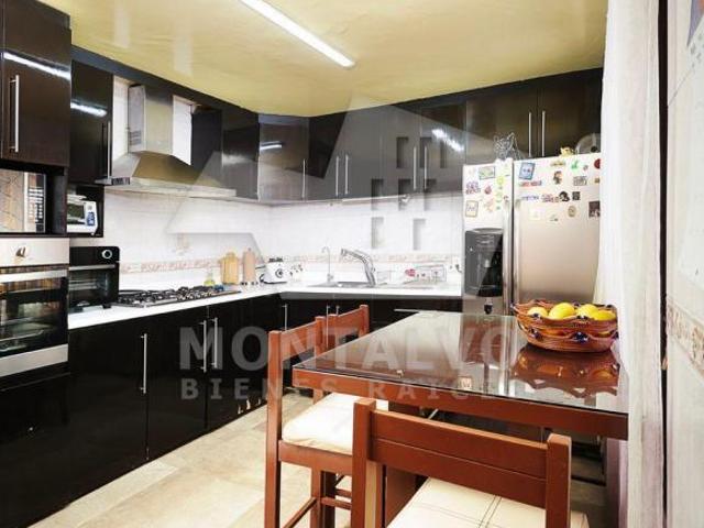 Casa en calle cerrada a la venta en Bosques de Aragon