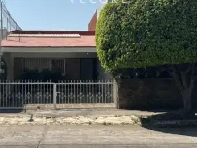 Casa en Calle Jesús García, Prados Providencia, Guadalajara, Región Centro, Jalisco, 44639, México