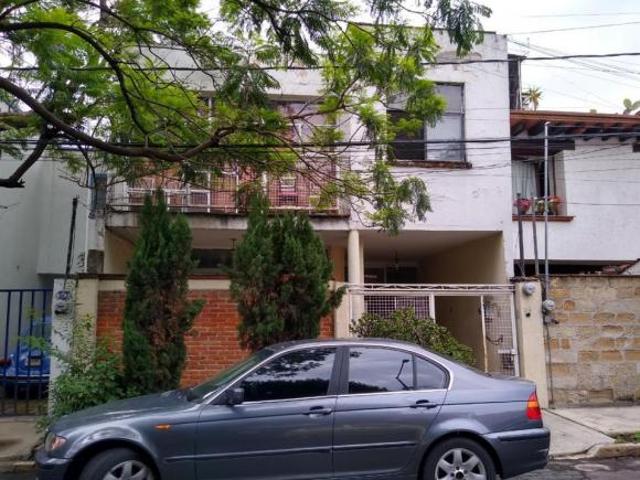 Casa en calle privada para acondicionarla a tu gusto