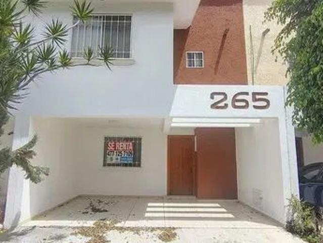 Casa en Calle San Uriel Arcángel Oriente, Hacienda San Miguel, León, Guanajuato, 37235, México