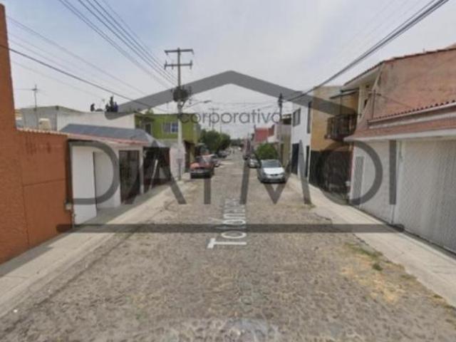 CASA EN CALLE TOTONACAS 106 LT 20 MZA 6 FRACC CERRITO COLORADO CP 76116, QUERÉTARO