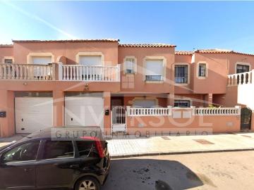 CASA EN CALLE TRAIÑA