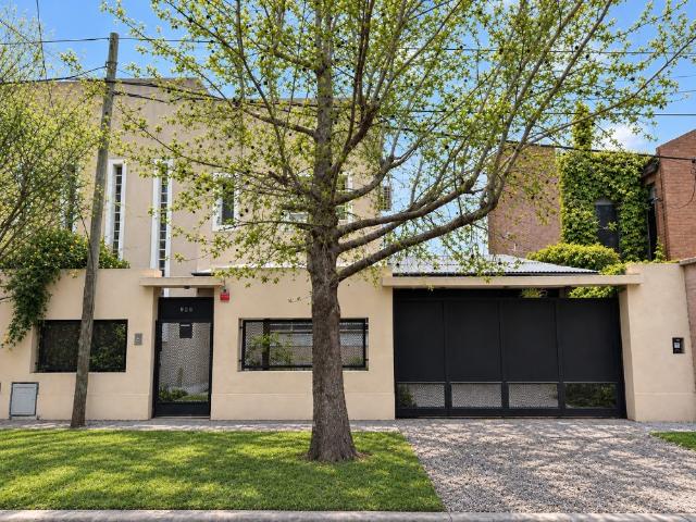 Casa En Calle 26 1214, City Bell, Argentina