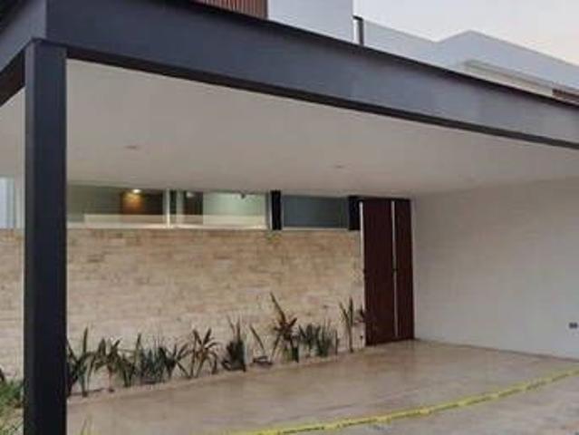 Casa en Calle 20 B, Xcanatún, Mérida, Yucatán, 97300, México
