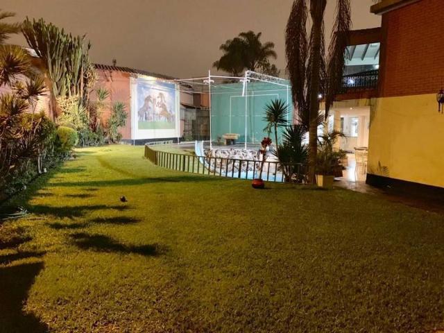 Casa en Camacho Doble Frente, Piscina y Cancha de Frontón!