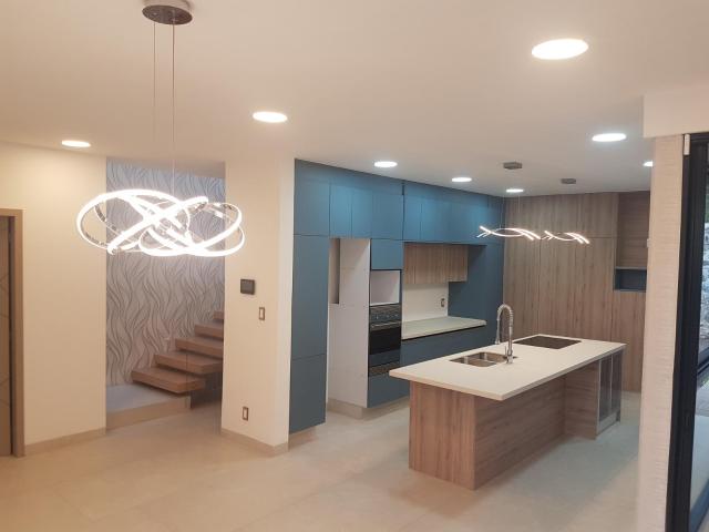 Casa en Campanario Norte con 4 rec y amplio jardin