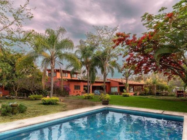 CASA EN CASA EN VENTA EN JIUTEPEC, ¡SUPER OPORTUNIDAD!