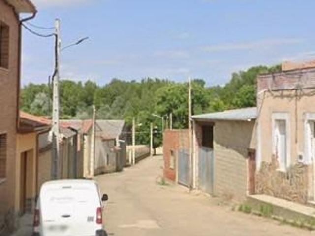 CASA EN CASTROGONZALO