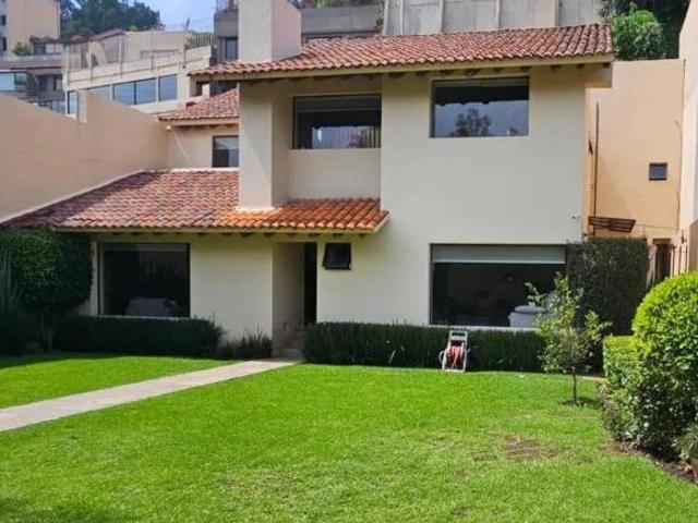 CASA EN CERRADA LOMAS DE VISTA HERMOSA