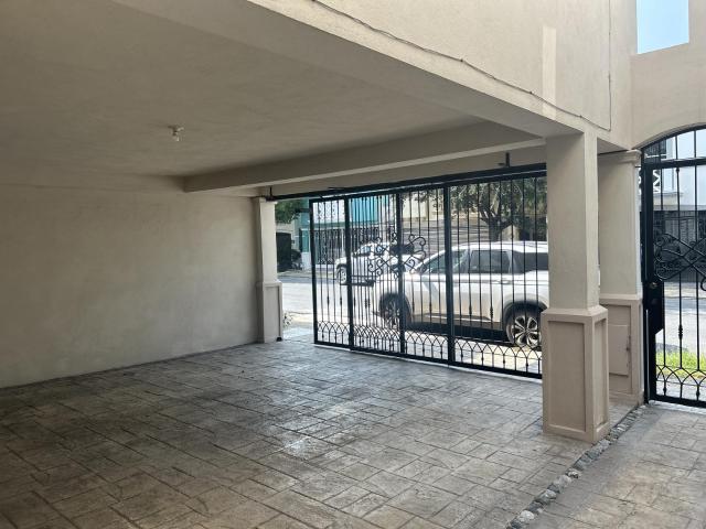 Casa en Cerradas de AnAhuac Sector Premier