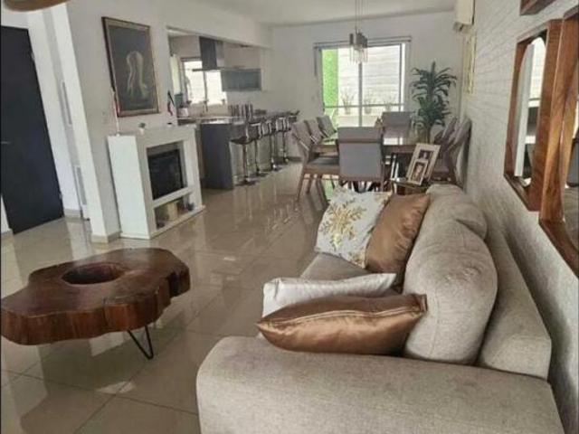 Casa en Cerradas de Cumbres en VENTA