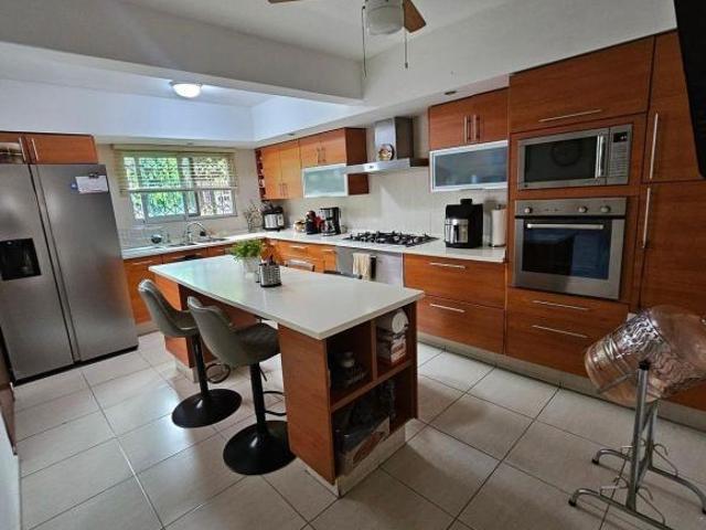 CASA EN CHAPULTEPEC COUNTRY, A ESPALDAS DEL HOSPITAL COUNTRY 2000