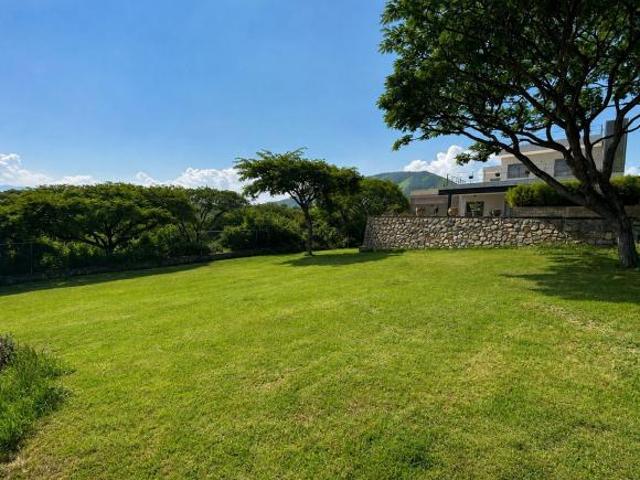 Casa en Chapala contemporánea con alberca y vista al lago