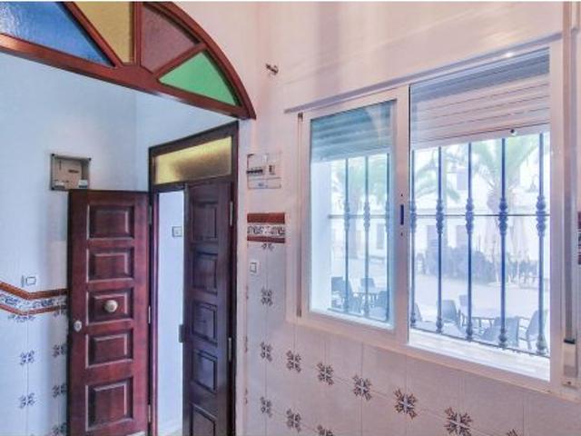 CASA EN CHELES CON 6 HABITACIONES, TERRAZA Y BUHARDILLA