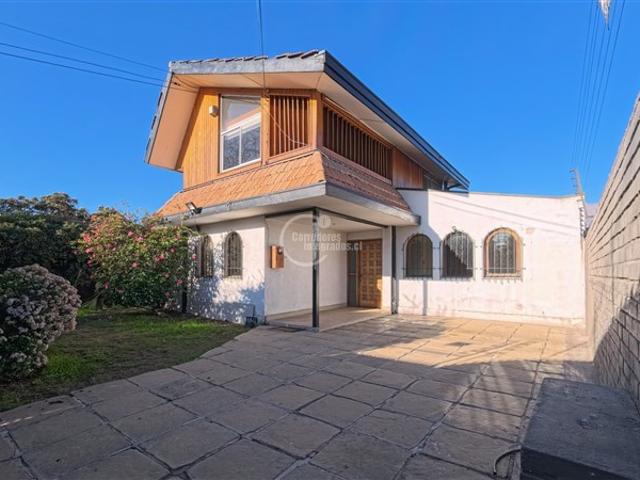 Casa en Chesterton / Apoquindo