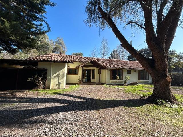 Casa en Chicureo oriente, loteo cerrado
