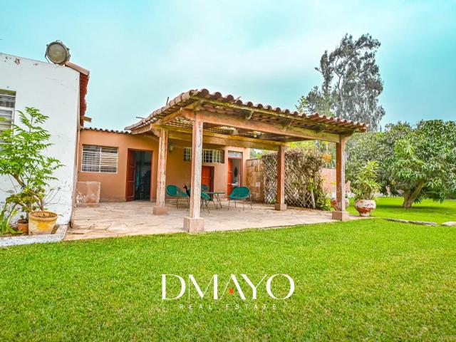 Casa en Cieneguilla de 2,600m2, área construida de 3 dormitorios / 2 baños / amplio jardín