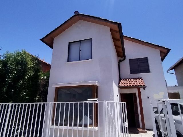 CASA EN CIUDAD DE LOS VALLES CON CLUB HOUSE Y AREAS VERDES