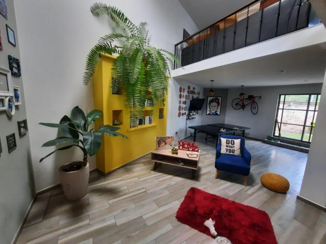 Casa en Club de Golf la Hacienda con 4 rec?maras, 2 de ellas en Planta Baja y Alberca