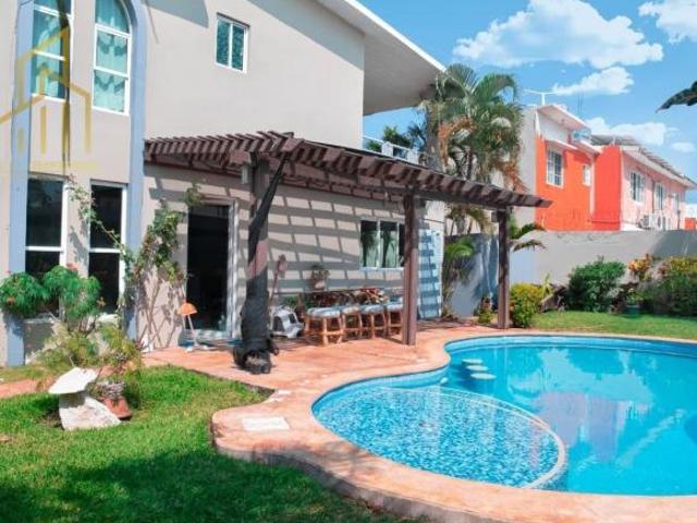 Casa en Col Graciano Sánchez junto a La Tampiquera