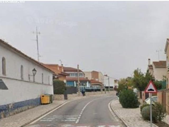 CASA EN COLMENAR DE OREJA