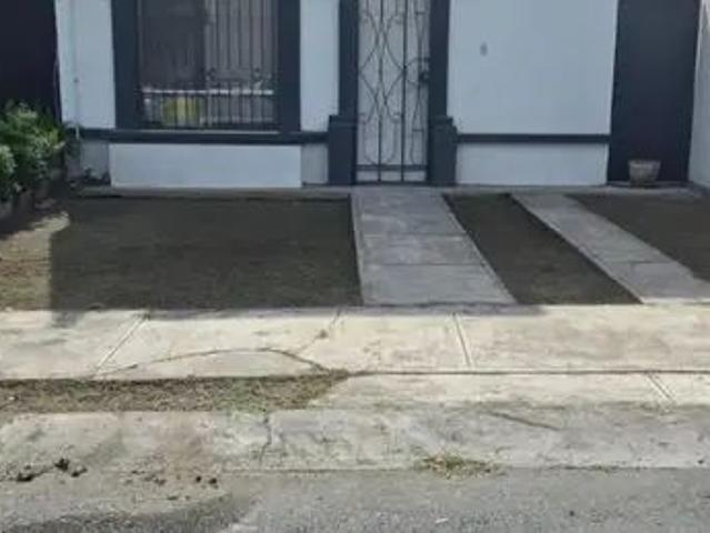 Casa En Colonia Cerrada, Amublada, Sala, Comedor, Cocina Equipada Con Refrigerador, 1/2 Baño, Boiler Y Patio En Planta Baja, En Planta Alta 3 Recamaras, Con Closets, Camas Con Ed