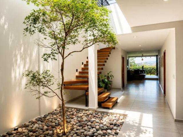 Casa en colonia tranquila con vista a colomos