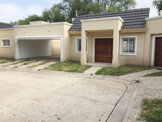 Casa en Complejo Cerrado en Alquiler