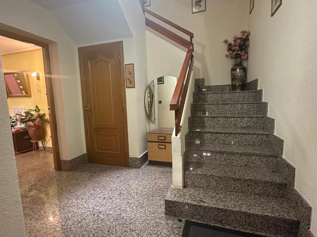 CASA EN COMPOSTILLA EN VENTA con jardin