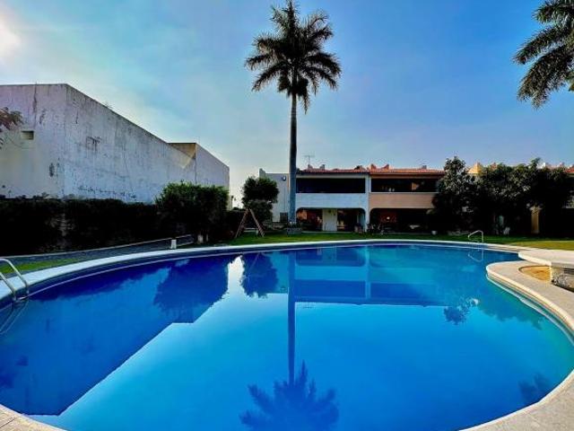 ¡CASA EN COND. VILLAS II CON ALBERCA Y SEGURIDAD SUR DE CUERNAVACA !