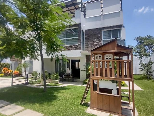 Casa en Venta en Condominio con alberca, En Jiutepec Morelos