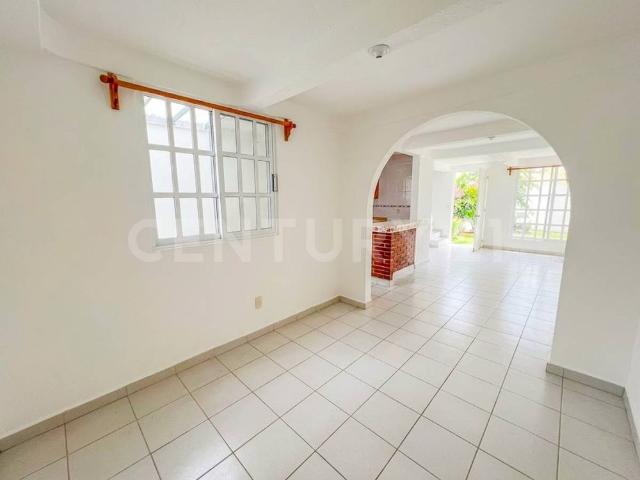 CASA EN CONDOMINIO CON ALBERCA, VIGILANCIA Y ACCESO CONTROLADO