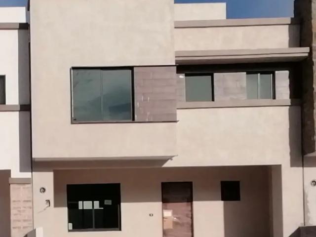 Casa en Condominio con Alberca y Gimnasio en La Vista Residencial, Querétaro
