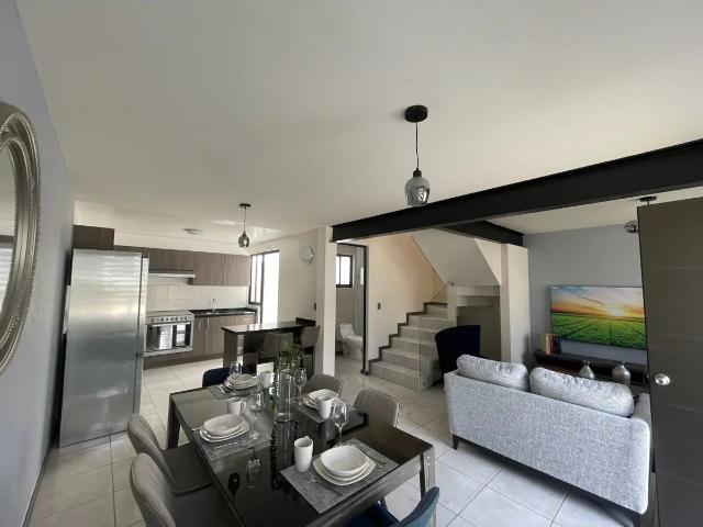 Casa en Condominio con Alberca y Jardín en Lomas de Tzompantle, Cuernavaca