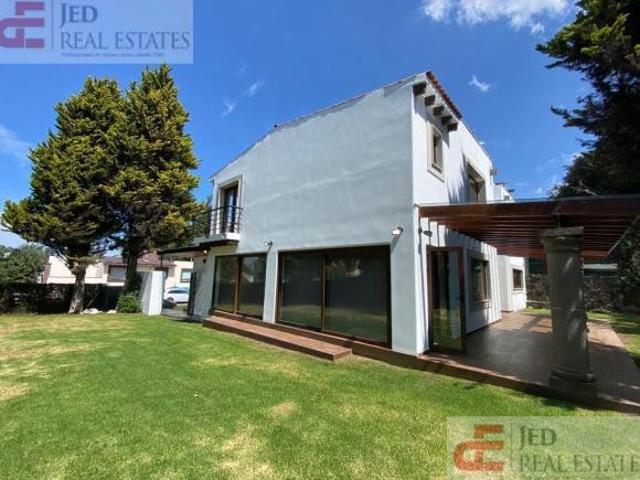 Casa en condominio con doble terreno