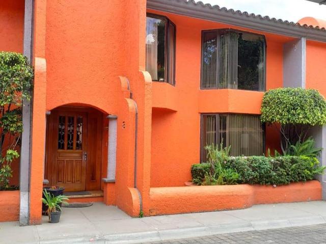 Casa en condominio con gran jard?n